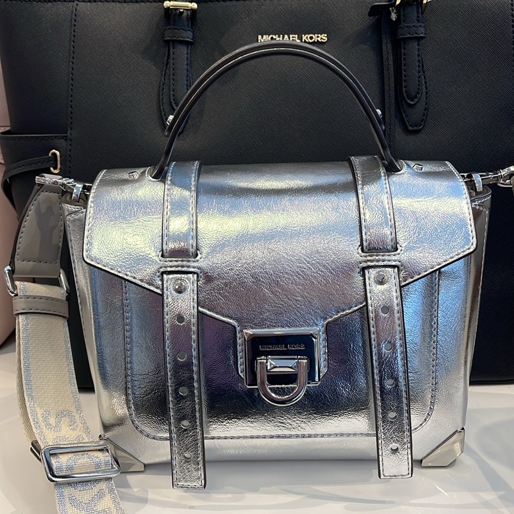 MICHAEL KORS
Manhattan Medium TH SCHOOL Crackled Metallic Leather SATCHEL
NWT - Picture 2 of 16